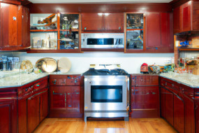 5 Essential Tips for Refinishing Your Kitchen Cabinets