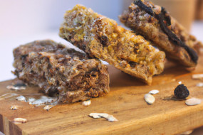 A Guide to Making Your Own Healthy Snack Bars - Easy Recipes and Tips