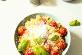 Delicious and Easy Tomato and Basil Pasta Salad Recipe