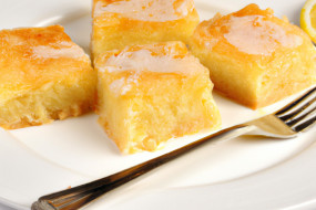 Easy Lemon Bars Recipe - Make Delicious & Simple Lemon Bars at Home!