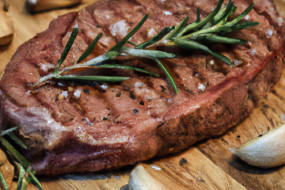 Mastering the Art of Creating a Perfectly Juicy and Flavorful Steak: A Comprehensive Guide