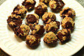 Peanut Butter Chocolate Energy Balls: A Nourishing Snack for Boosting Your Energy Anytime