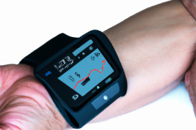 The Impact of Wearable Technology on Healthcare: Advancements, Benefits, and Future Possibilities