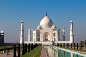 The Majestic Beauty of India's Taj Mahal: A Symbol of Eternal Love