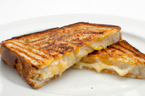 The Ultimate Grilled Cheese Recipe: A Meltingly Delicious Classic